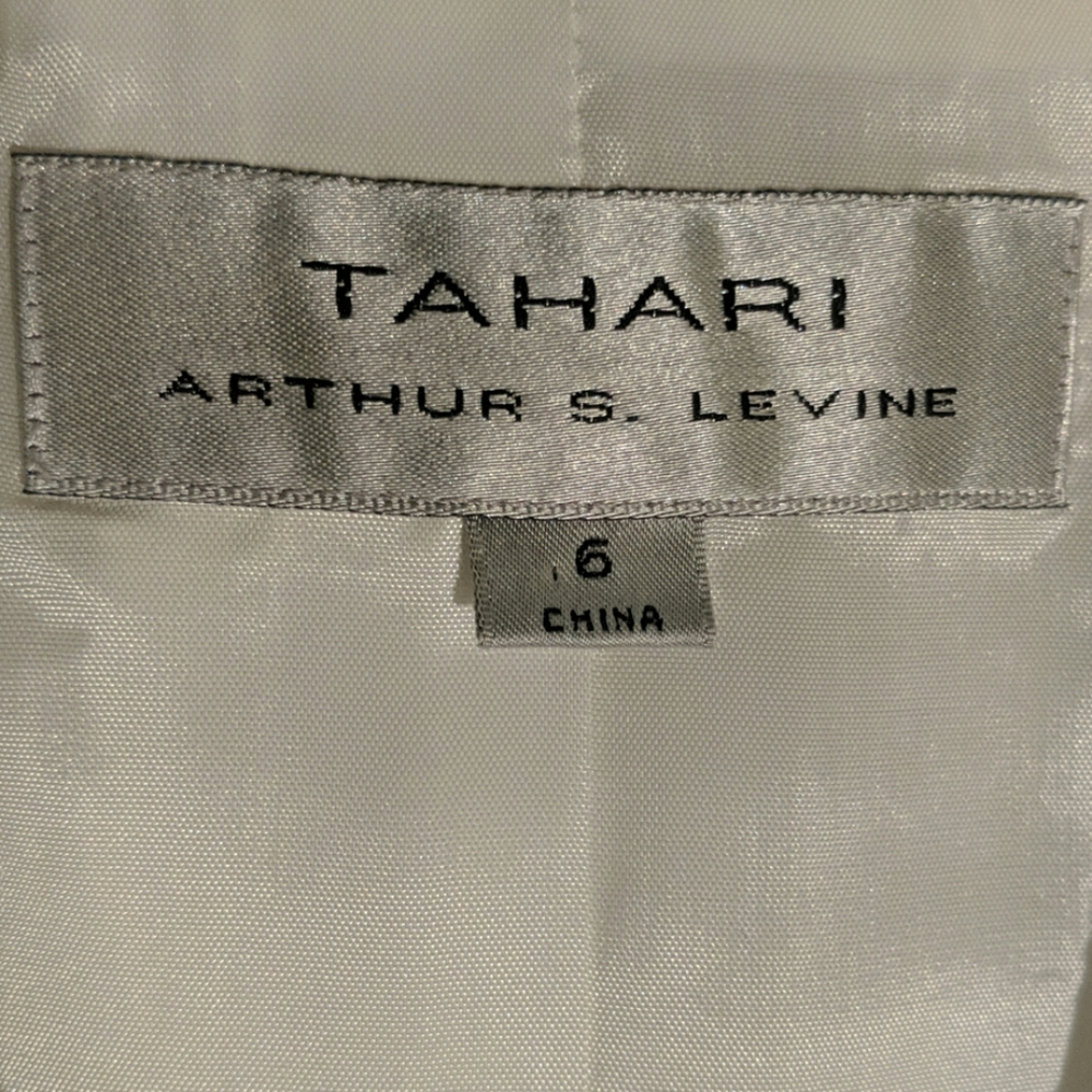 Tahari Arthur S Levine Sophisticated Suit Size 6 - Picture 8 of 8
